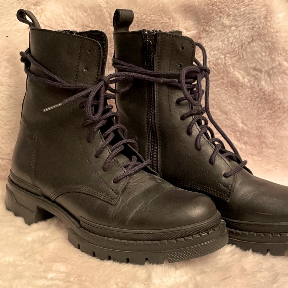 Steve Madden Jamisyn combat boot, size 9, black